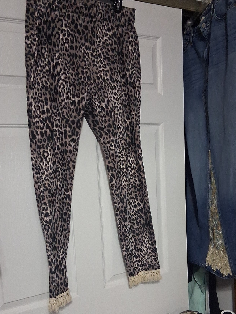 Refurbished Leopard Print Fringe Hem Leggings - Taupe & Black